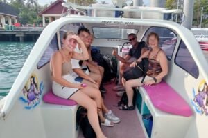Dutch Family’s Late Afternoon Private Speedboat Adventure: From Gili Air Harbor to Teluk Nare with Luggage in Tow