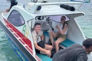 Midday Island Escape: Tessa & Dex’s Private Speedboat Ride from Gili Trawangan to Teluk Nare for a Stress-Free Return to Lombok