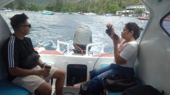 Island Hopping in Style: Ahmad & Siti’s Relaxed Private Speedboat Ride from Teluk Nare to Gili Air with Luggage in Tow