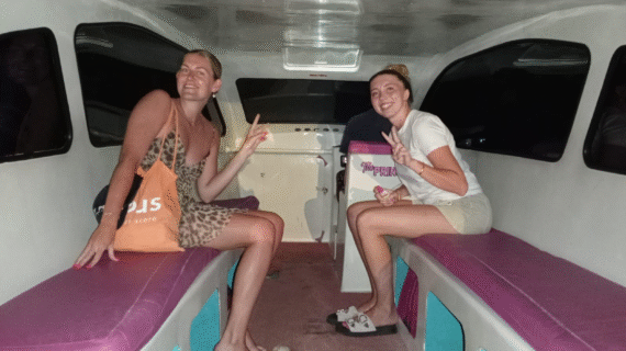 Sunset Escape: French Friends’ Private Speedboat Adventure from Teluk Nare to Gili Trawangan with Easy Booking and Friendly Local Help