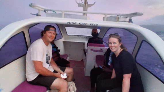 Canadian Family’s Sunset Speedboat Ride: Gili Trawangan to Teluk Nare with the Frosts – A Relaxing Evening Adventure