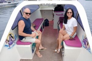Morning Island Hopping: Sri & Samuel’s Private Speedboat Adventure from Teluk Nare to Pearl of Trawangan