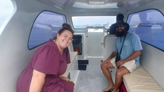 A Relaxing Noon Ride: Rhiannon and Jarrod’s Private Speedboat Adventure from Teluk Nare to Gili Air with Just Two Backpacks
