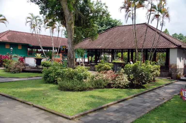 Architectural detail at Taman Narmada
